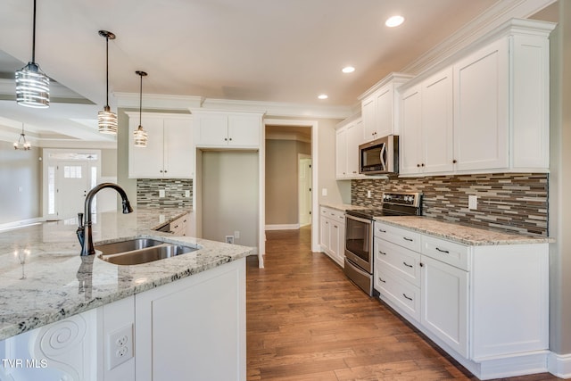 kitchen featuring white cabinetry, stainless steel appliances, a sink, and wood finished floors