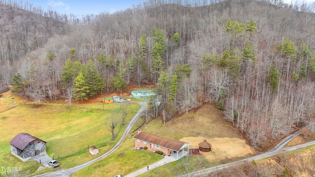 bird's eye view featuring a wooded view