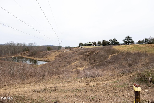 view of yard featuring a water view