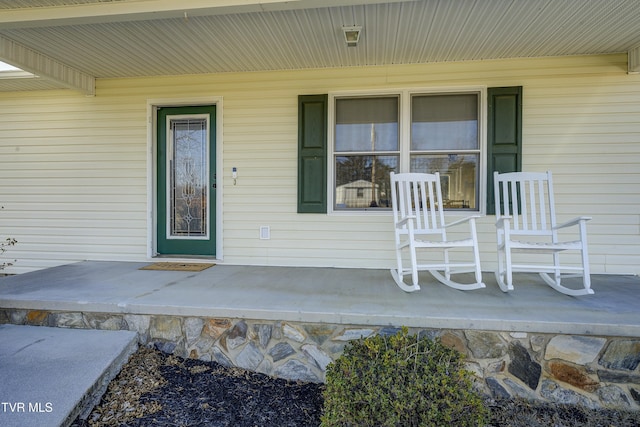 doorway to property with covered porch