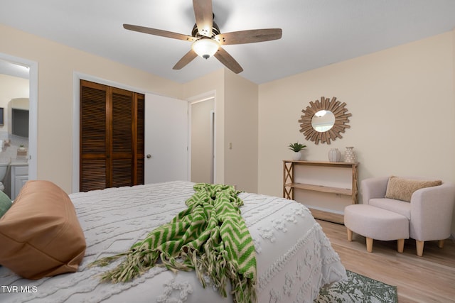 bedroom featuring light wood-style floors, a closet, and a ceiling fan