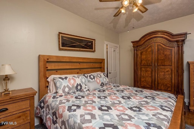 bedroom featuring a textured ceiling and a ceiling fan