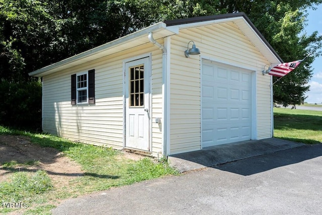 view of detached garage