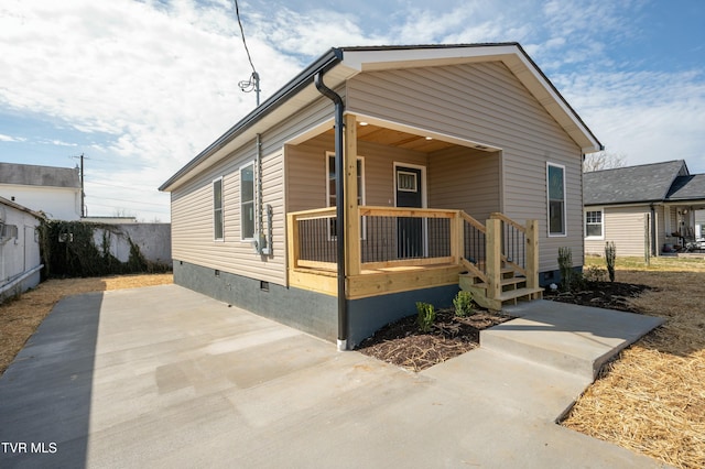 view of front of property with a porch and crawl space