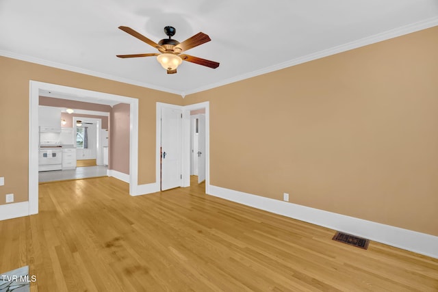 unfurnished room featuring light wood-type flooring, visible vents, baseboards, and crown molding