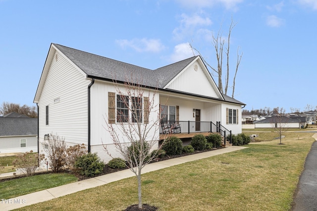 view of front of house featuring a porch, a front yard, and a shingled roof