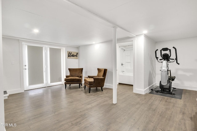 living area featuring baseboards, ornamental molding, wood finished floors, and recessed lighting