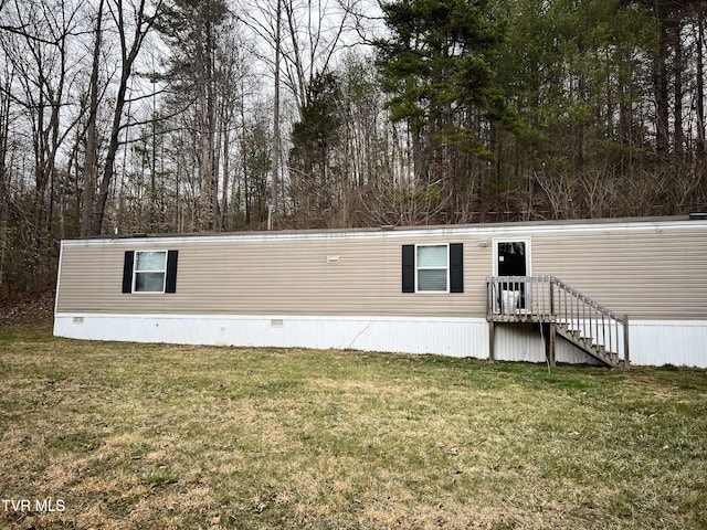 view of front facade with a front yard