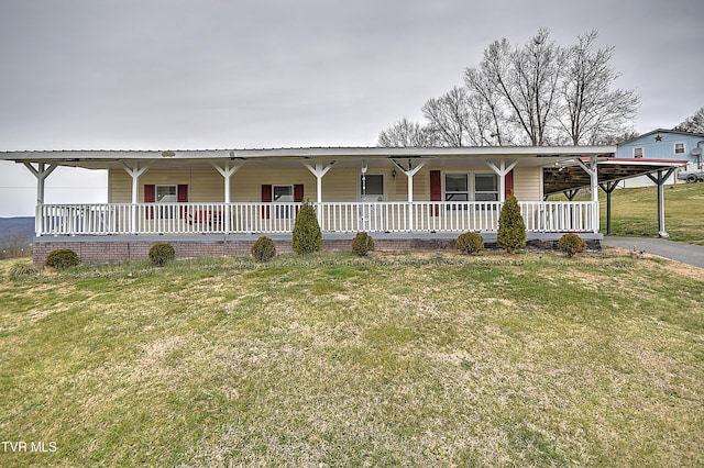 view of front of home featuring a front yard and covered porch