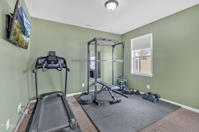 exercise room with visible vents and baseboards