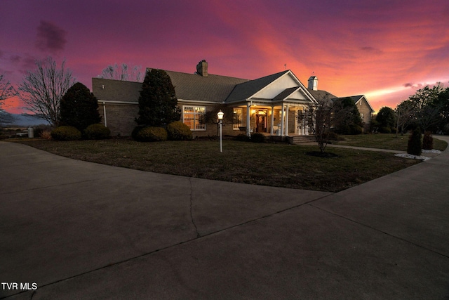 view of front of property with a yard