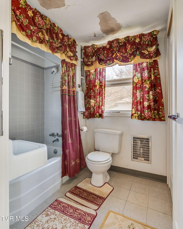 bathroom with shower / tub combo, toilet, visible vents, and baseboards