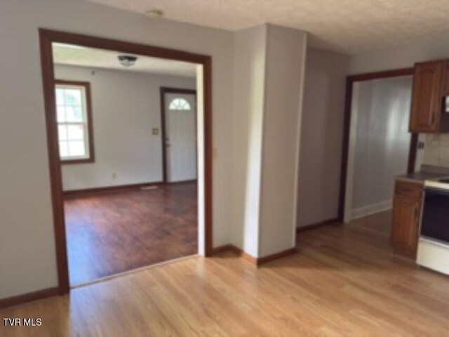 1310 E Chilhowie Ave, Johnson City, TN 37601 - photo 8
