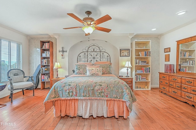 bedroom featuring light wood-style floors, a ceiling fan, and crown molding