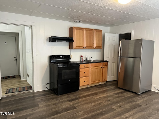 kitchen with freestanding refrigerator, under cabinet range hood, dark wood finished floors, and electric range