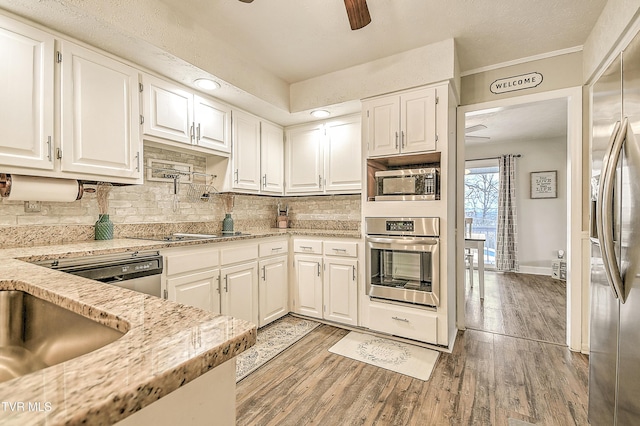 kitchen featuring light wood-style floors, ceiling fan, and appliances with stainless steel finishes