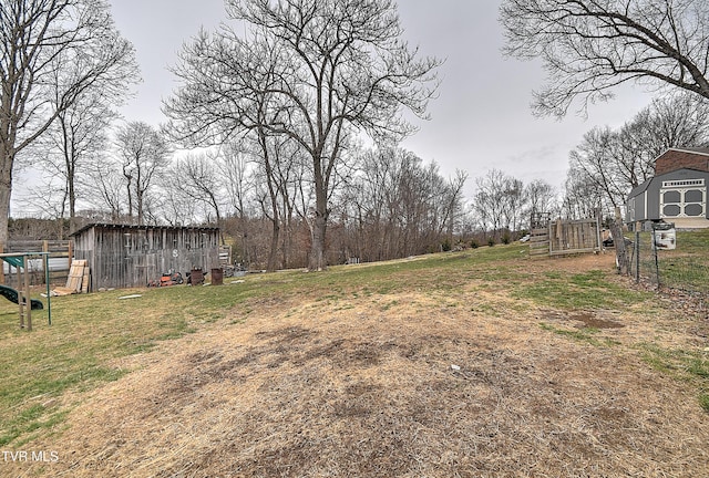 view of yard with an outbuilding and fence