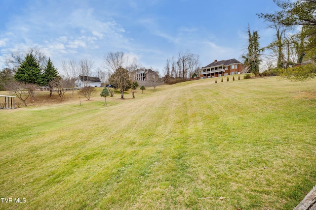 view of yard featuring a rural view