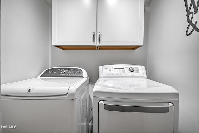 laundry area featuring cabinet space and independent washer and dryer