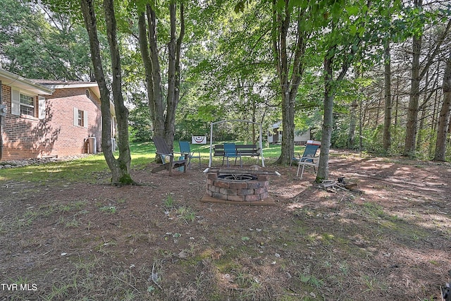 view of yard featuring an outdoor fire pit