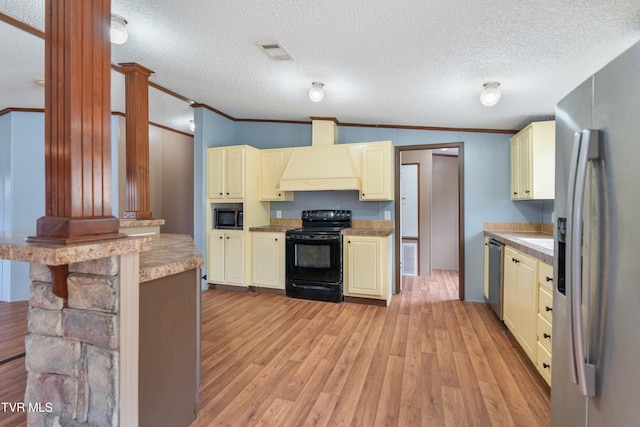 kitchen with stainless steel appliances, visible vents, cream cabinetry, custom exhaust hood, and light wood finished floors