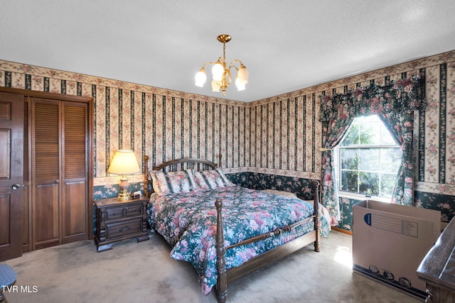 carpeted bedroom featuring a notable chandelier, a textured ceiling, and wallpapered walls