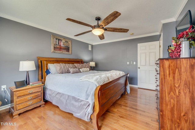 bedroom with crown molding, light wood-style flooring, a ceiling fan, and baseboards