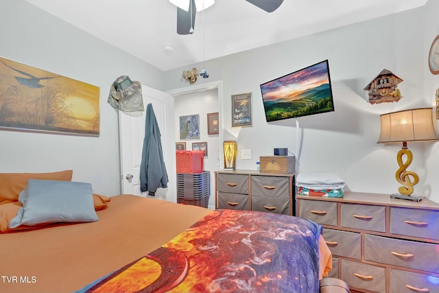 bedroom featuring ceiling fan