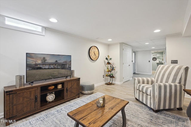 living area featuring recessed lighting, baseboards, and wood finished floors