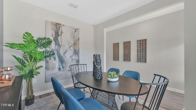 1807 Fox Meadows Cir, Bluff City, TN 37618 - dining room featuring wood finished floors and baseboards