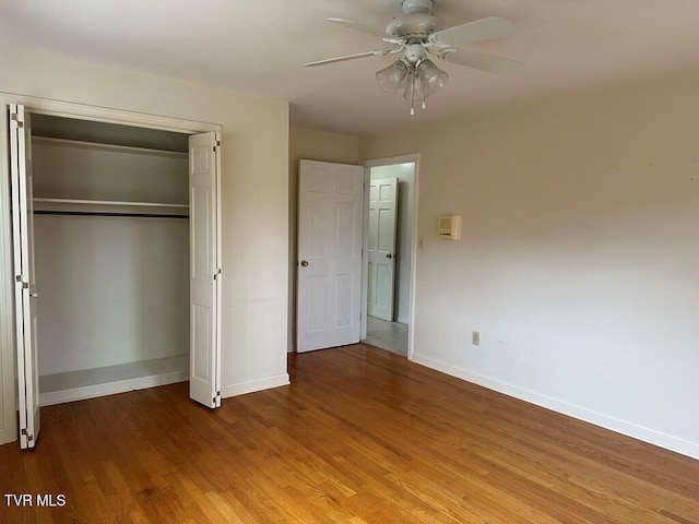 unfurnished bedroom with light wood-style flooring, baseboards, a closet, and ceiling fan