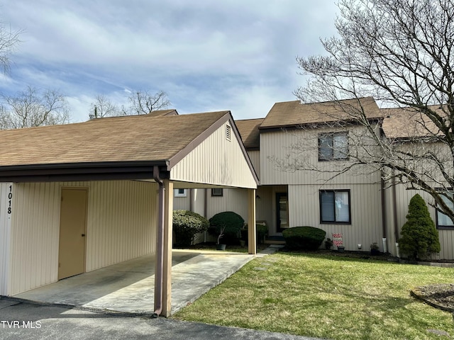 multi unit property featuring a front yard and a shingled roof