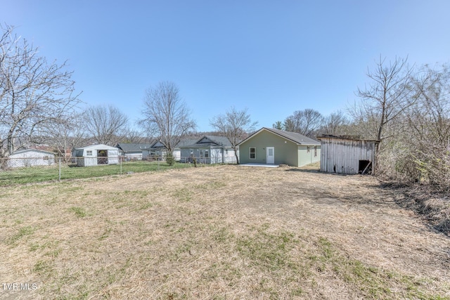 view of yard featuring an outbuilding and fence