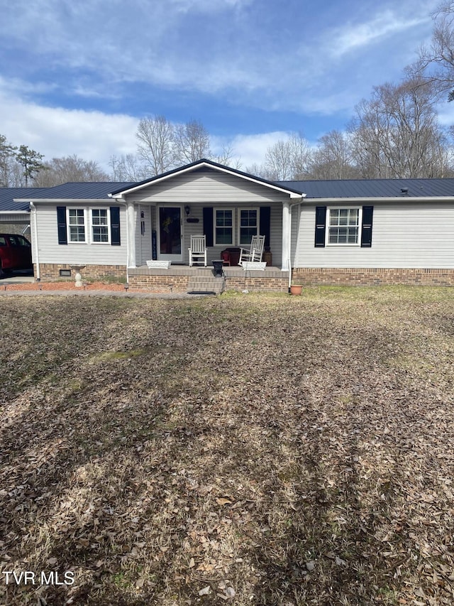 view of front facade with covered porch and crawl space