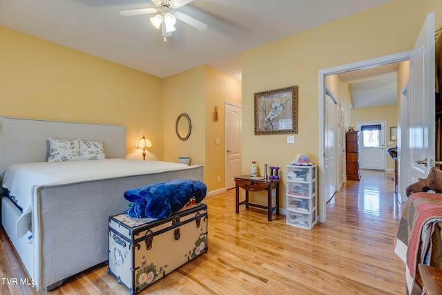 bedroom featuring light wood-style floors, baseboards, and ceiling fan