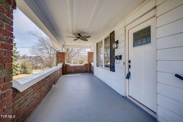 view of patio featuring covered porch and ceiling fan