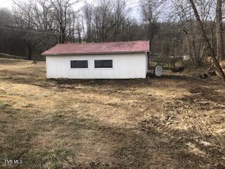 view of outdoor structure with an outbuilding