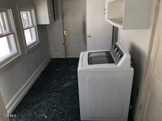 laundry room with laundry area, washer / clothes dryer, and baseboards