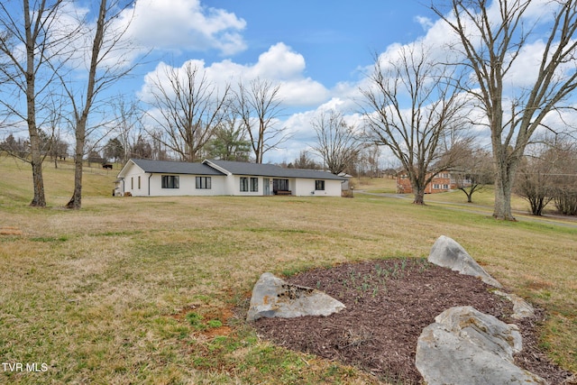 view of front of home featuring a front lawn