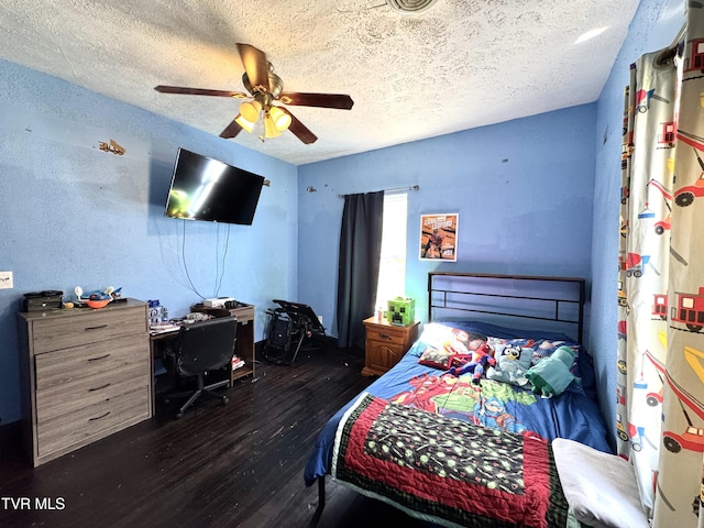 bedroom featuring ceiling fan, a textured ceiling, and wood finished floors