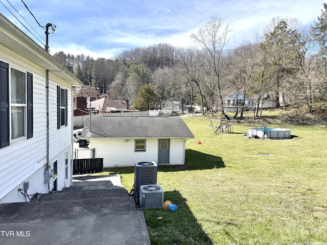 view of yard featuring central AC unit