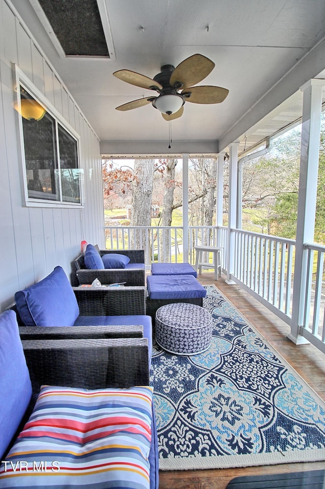 sunroom with a ceiling fan