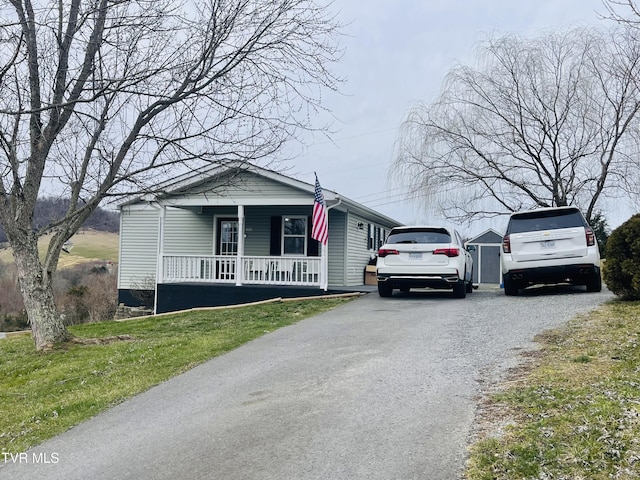 view of front of home featuring a porch and driveway