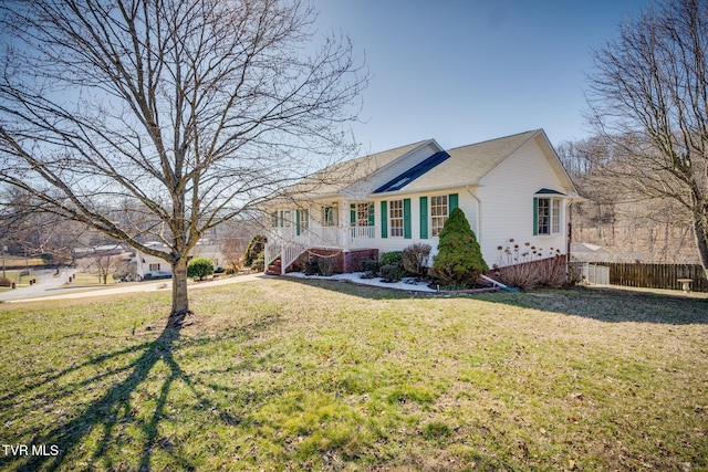 view of front of property featuring a front lawn and fence