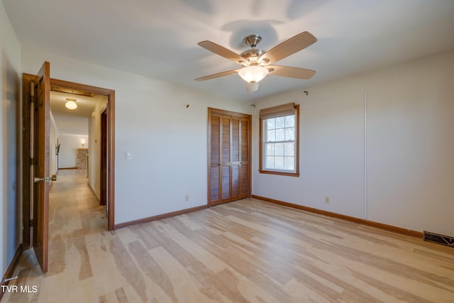 unfurnished bedroom featuring visible vents, baseboards, light wood-style floors, a closet, and a ceiling fan