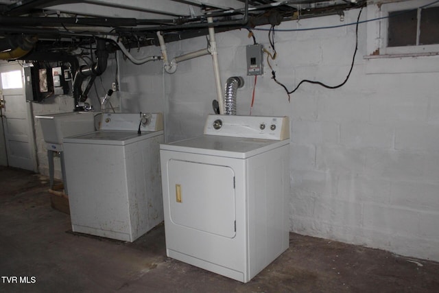 laundry room featuring a sink, laundry area, and washer and clothes dryer