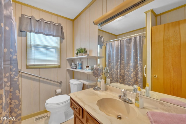 full bathroom with visible vents, toilet, ornamental molding, a shower with shower curtain, and vanity