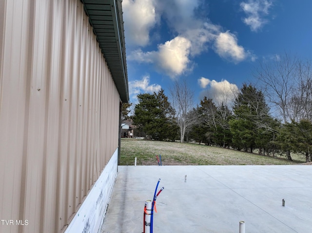 view of yard featuring a patio