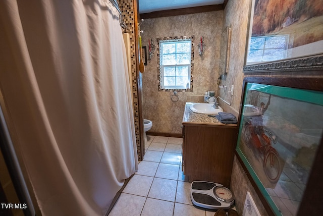 full bath featuring tile patterned floors, curtained shower, toilet, and vanity
