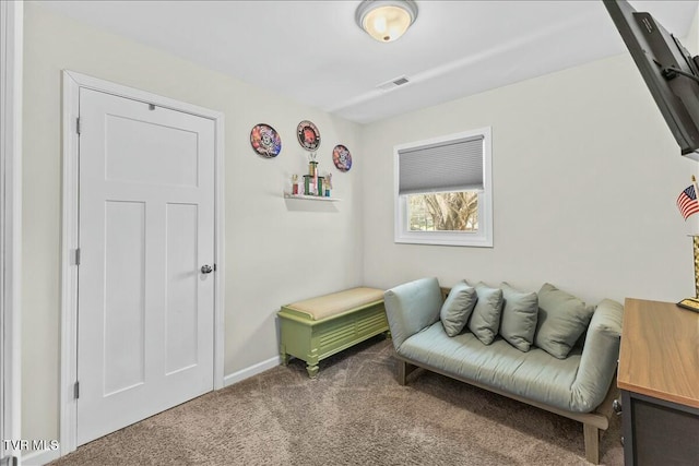 living area featuring carpet, visible vents, and baseboards